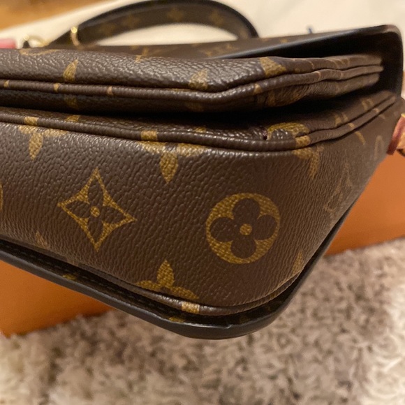 Louis Vuitton Pochette Métis Monogram - Picture 9 of 11